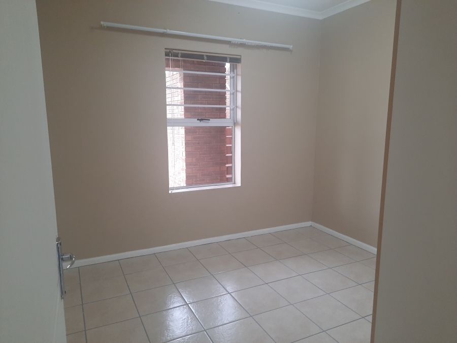 To Let 2 Bedroom Property for Rent in Protea Heights Western Cape